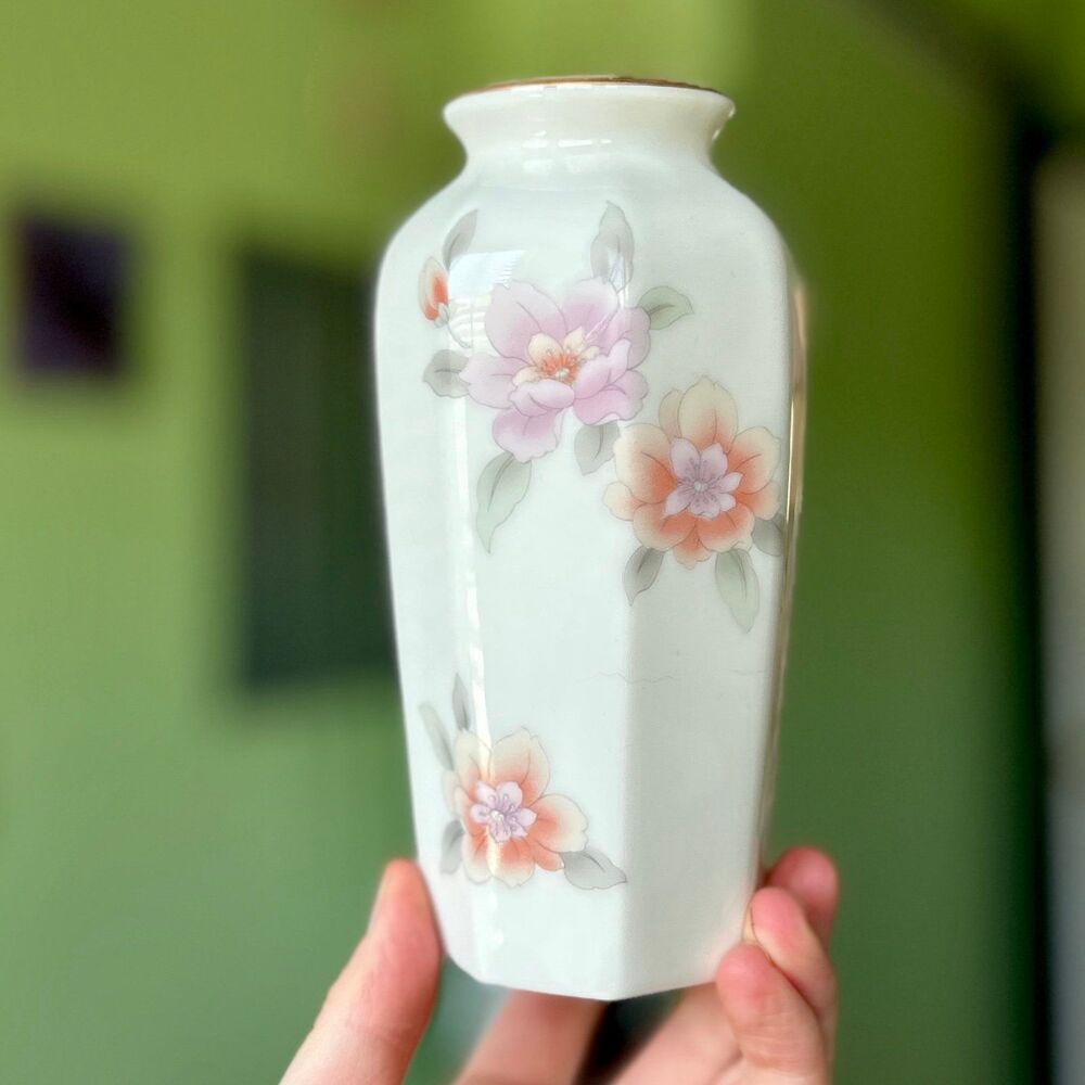 Porcelain Oriental VTG Pastel Floral Vase Accent